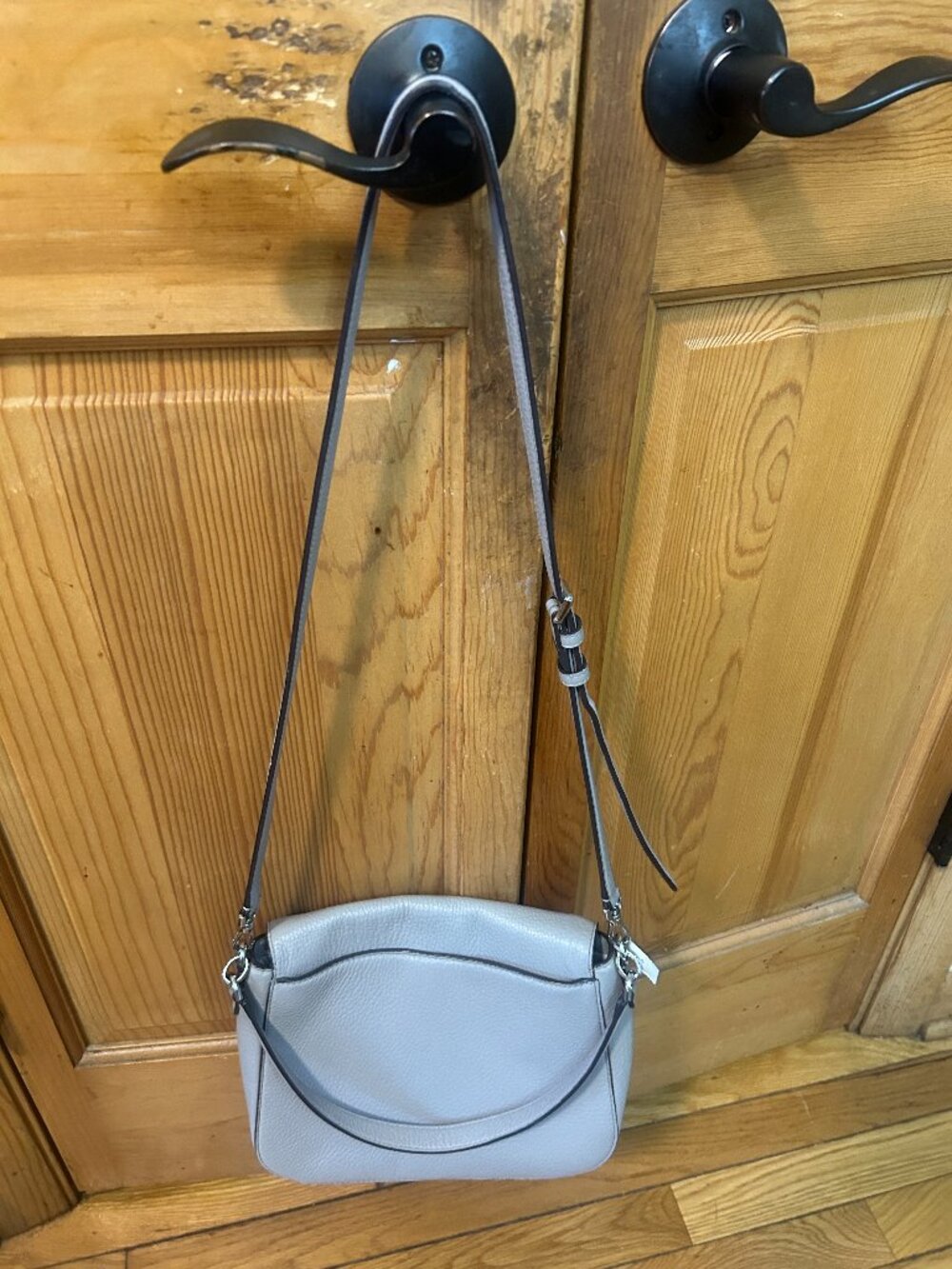 Stunning Kate Spade Pebble Leather Gray Crossbody Handbag
